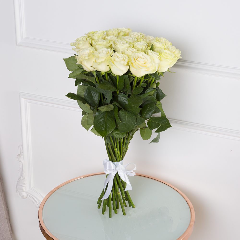 25 white roses